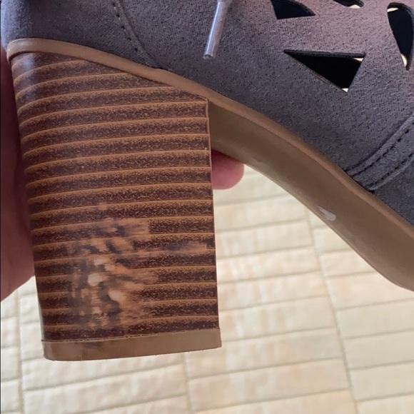 Lace-up Block-Heel Sandals - Picture 4 of 5